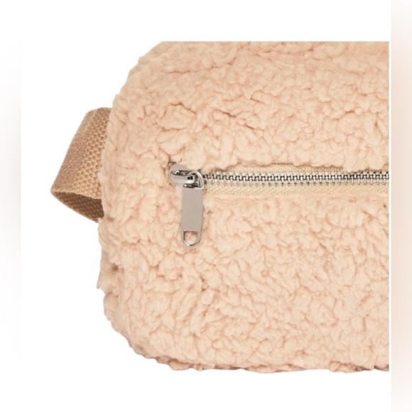 Wild Fable fuzzy belt bag NWT - Picture 4 of 6